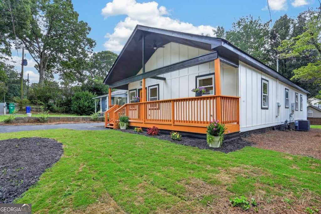 Photo of 882 Tanner Dr, Scottdale, GA 30079 (MLS # 10829254)