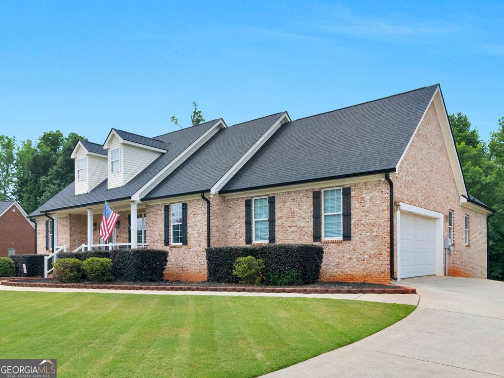 Photo of 221 Hummingbird Court, Hampton, GA 30228 (MLS # 10770611)