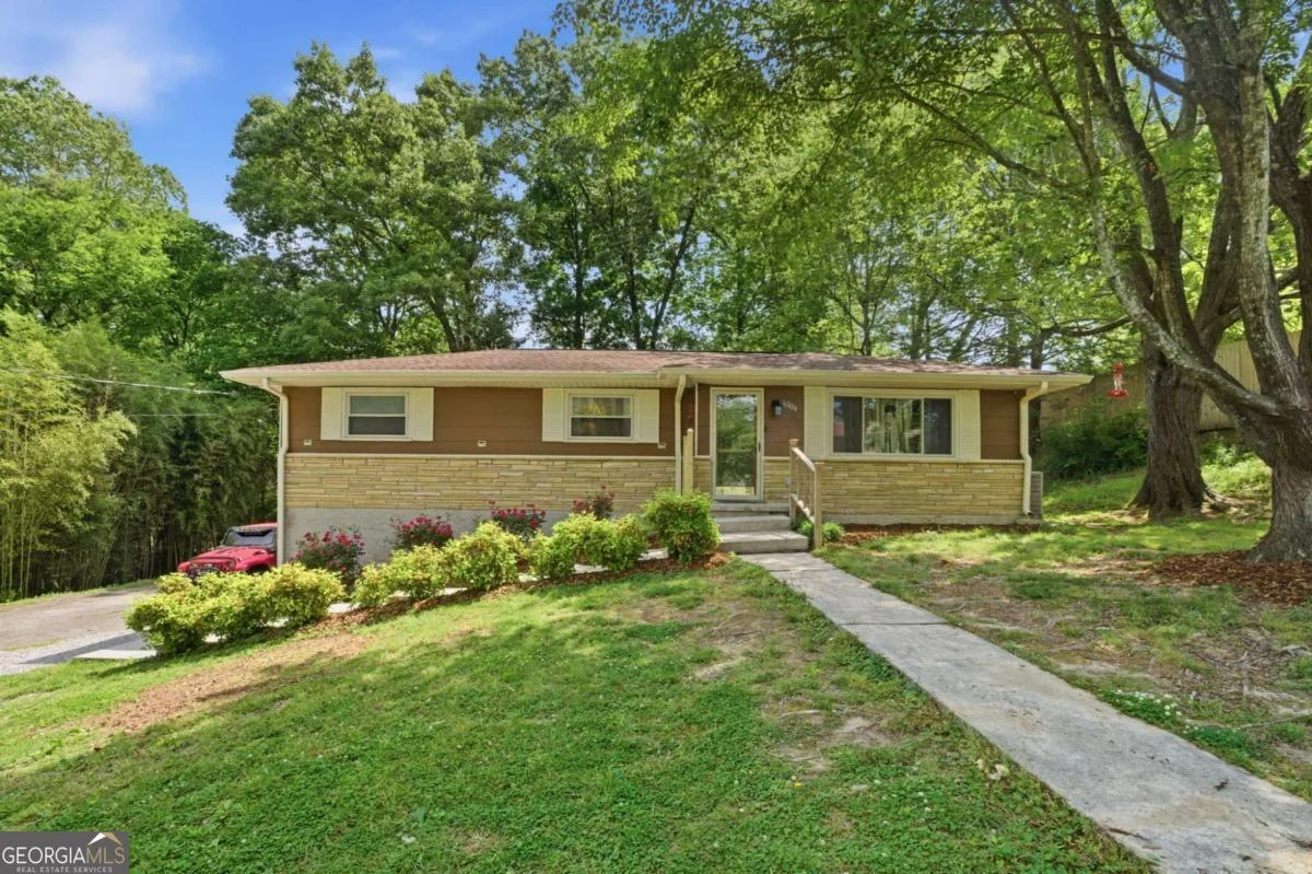 1004 W Lewis Street, Rossville, GA, 30741