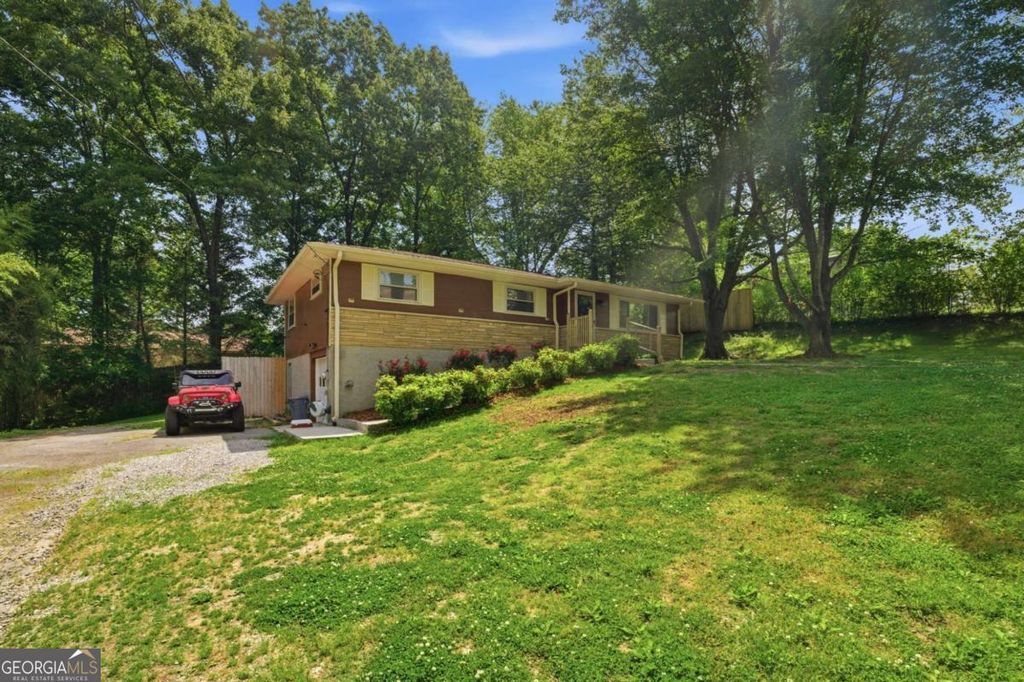 Photo of 1004 W Lewis Street, Rossville, GA 30741 (MLS # 10753283)