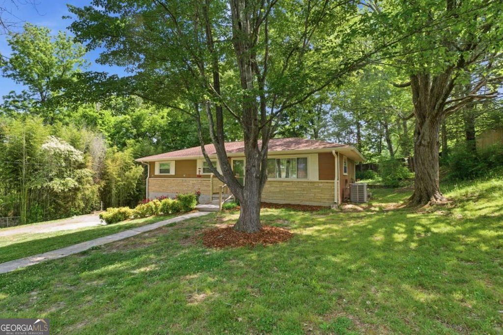 Photo of 1004 W Lewis Street, Rossville, GA 30741 (MLS # 10753283)