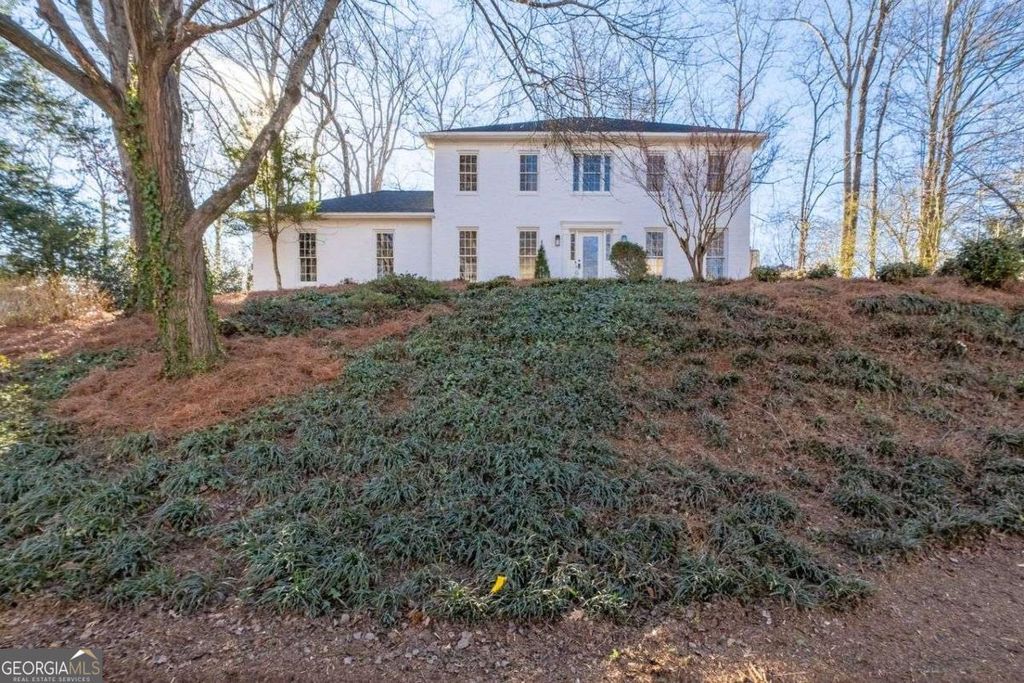 Photo of 2360 Milstead Circle NE, Marietta, GA 30066 (MLS # 10676403)