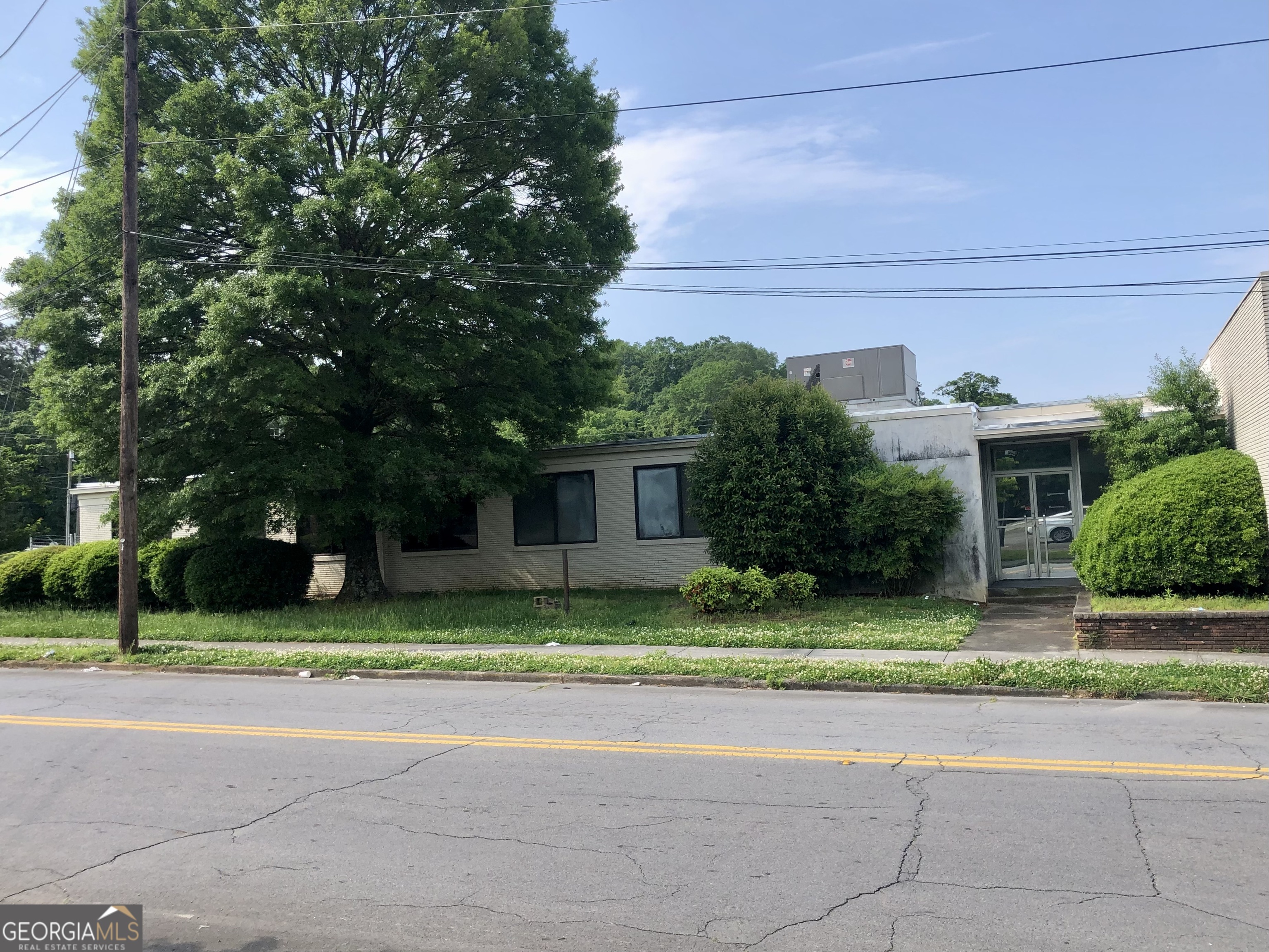 Office space in North Rome. Up to 4,400 sq ft of space with 15+ offices. Will subdivide. Price and space are negotiable, make offer. Utilities included. Modifications to suit tenant needs. This would be a sublease with up to 5 years availability.