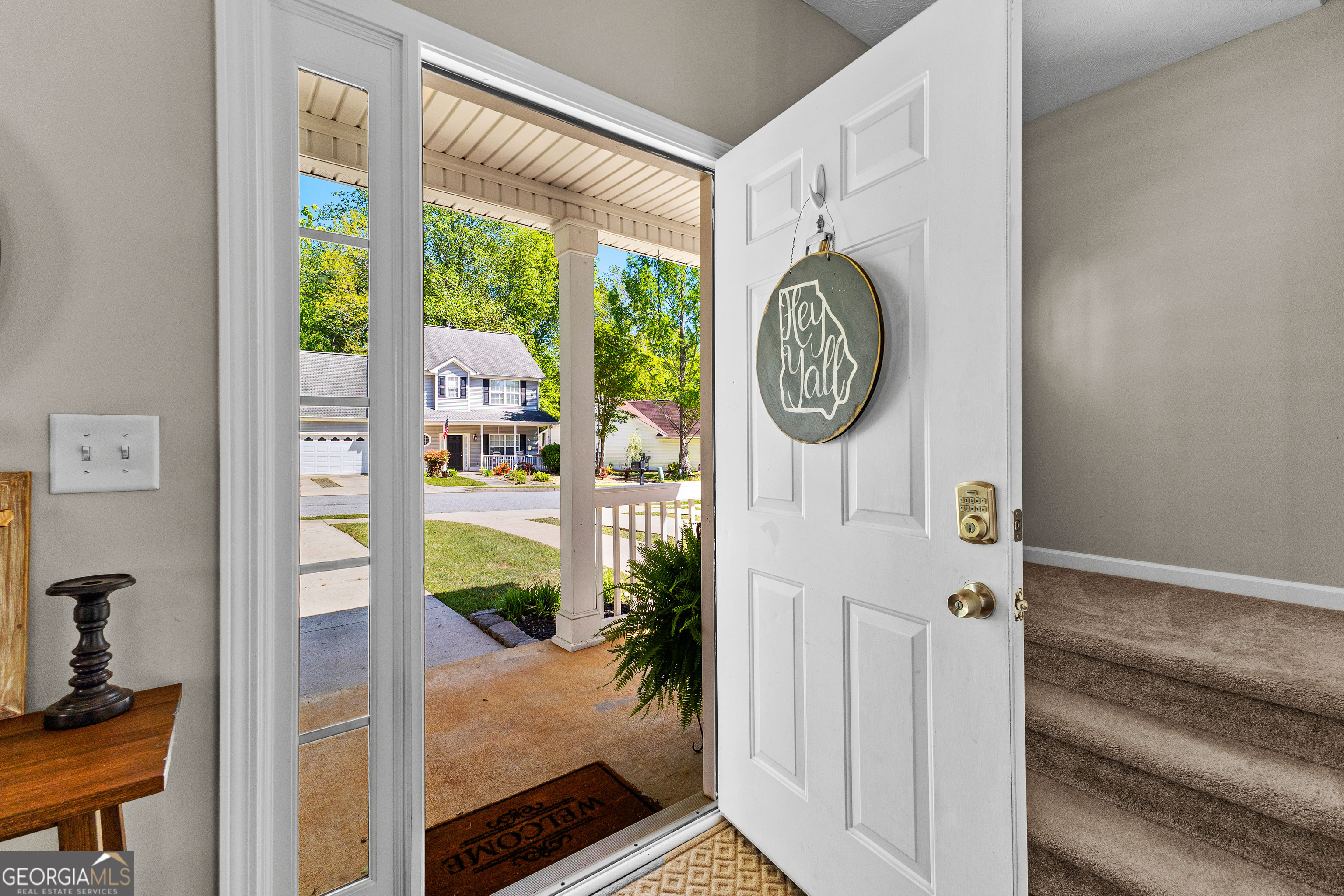 50 Roxbury LN