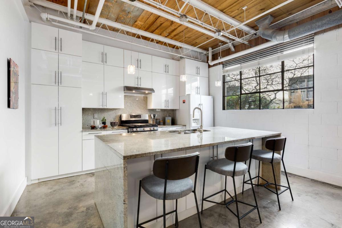 834 Dekalb AVE NE D