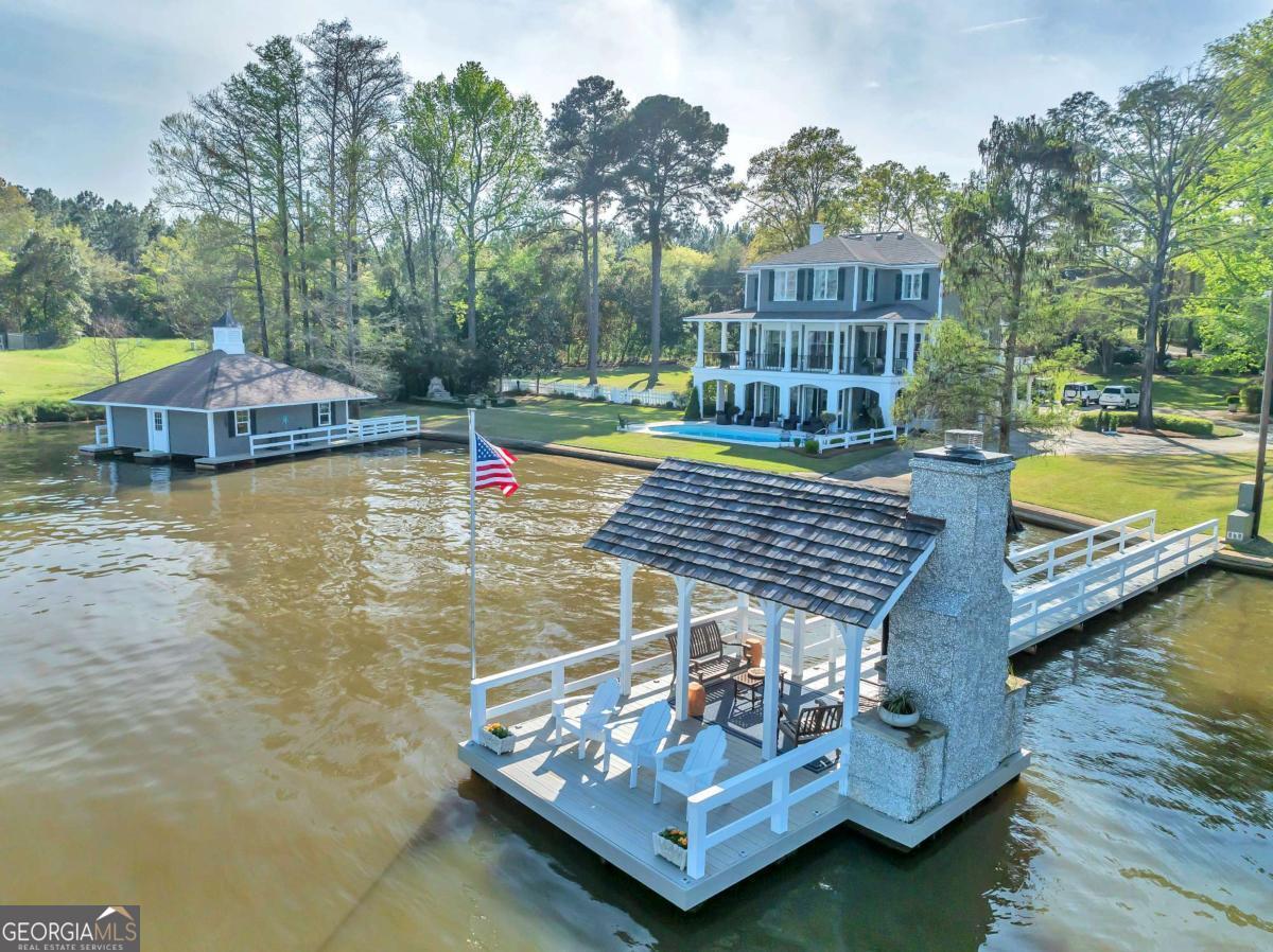 179 Riverside DR