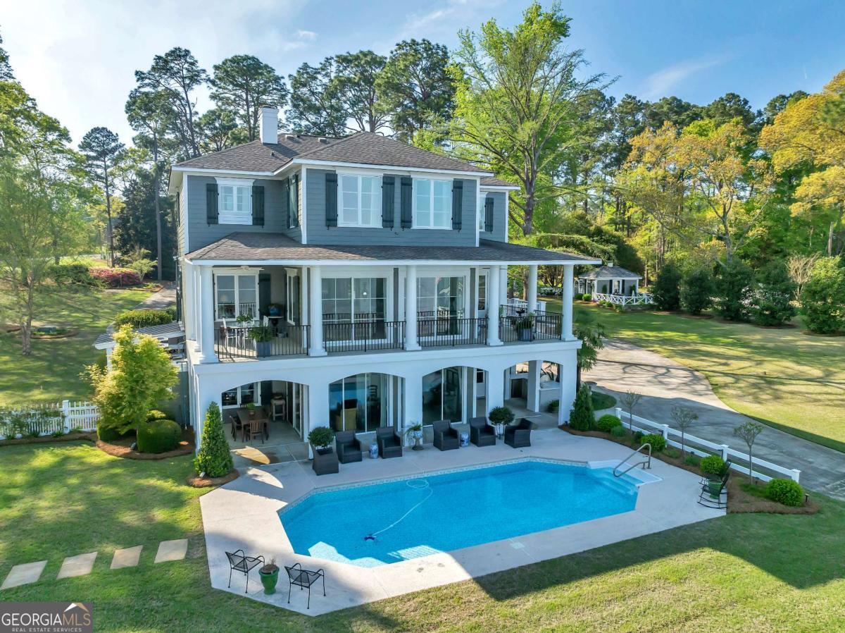 179 Riverside DR