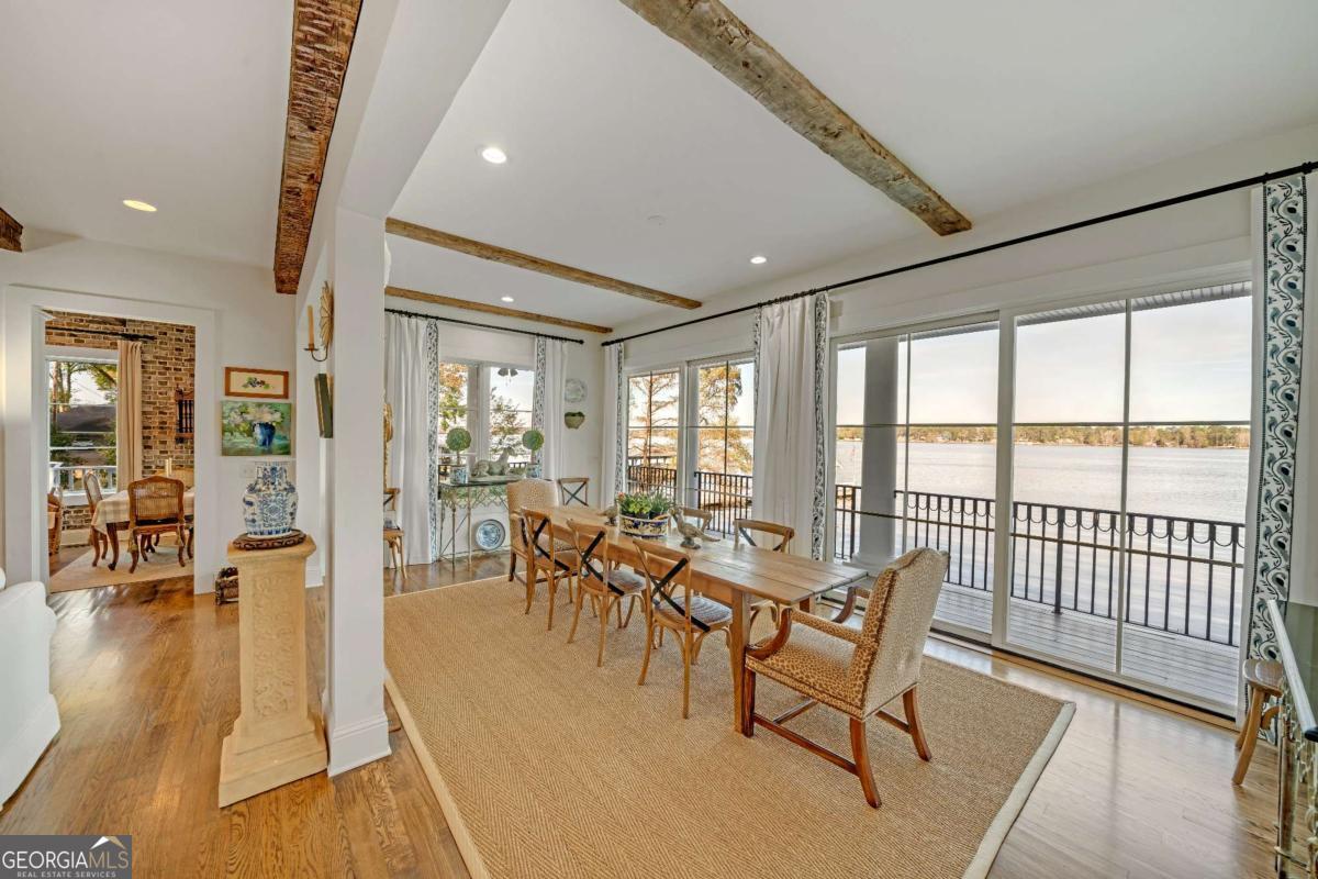 179 Riverside DR