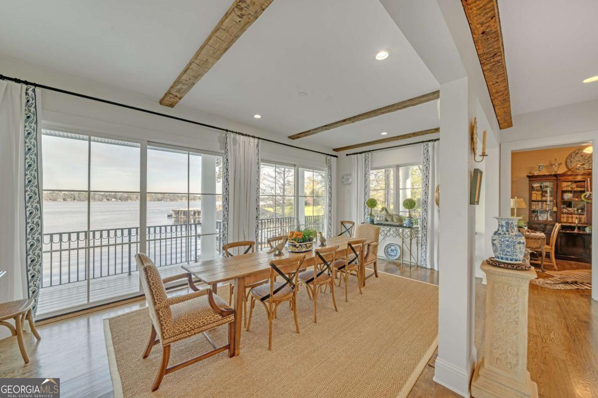 179 Riverside DR