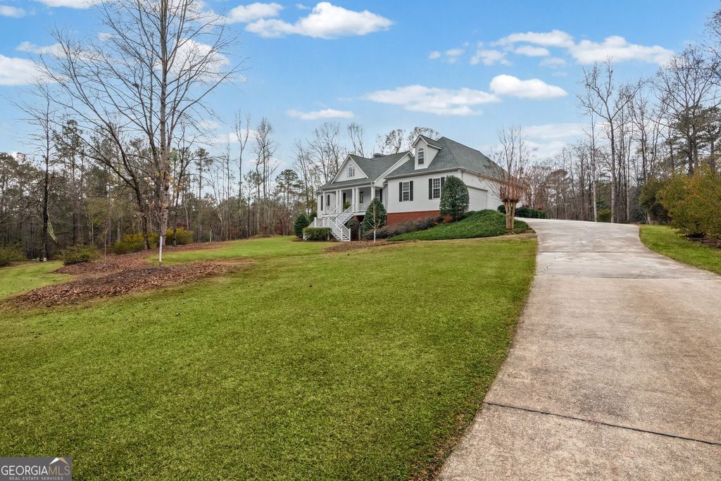 Photo of 120 Longwood Lane, Newnan, GA 30263 (MLS # 10658048)