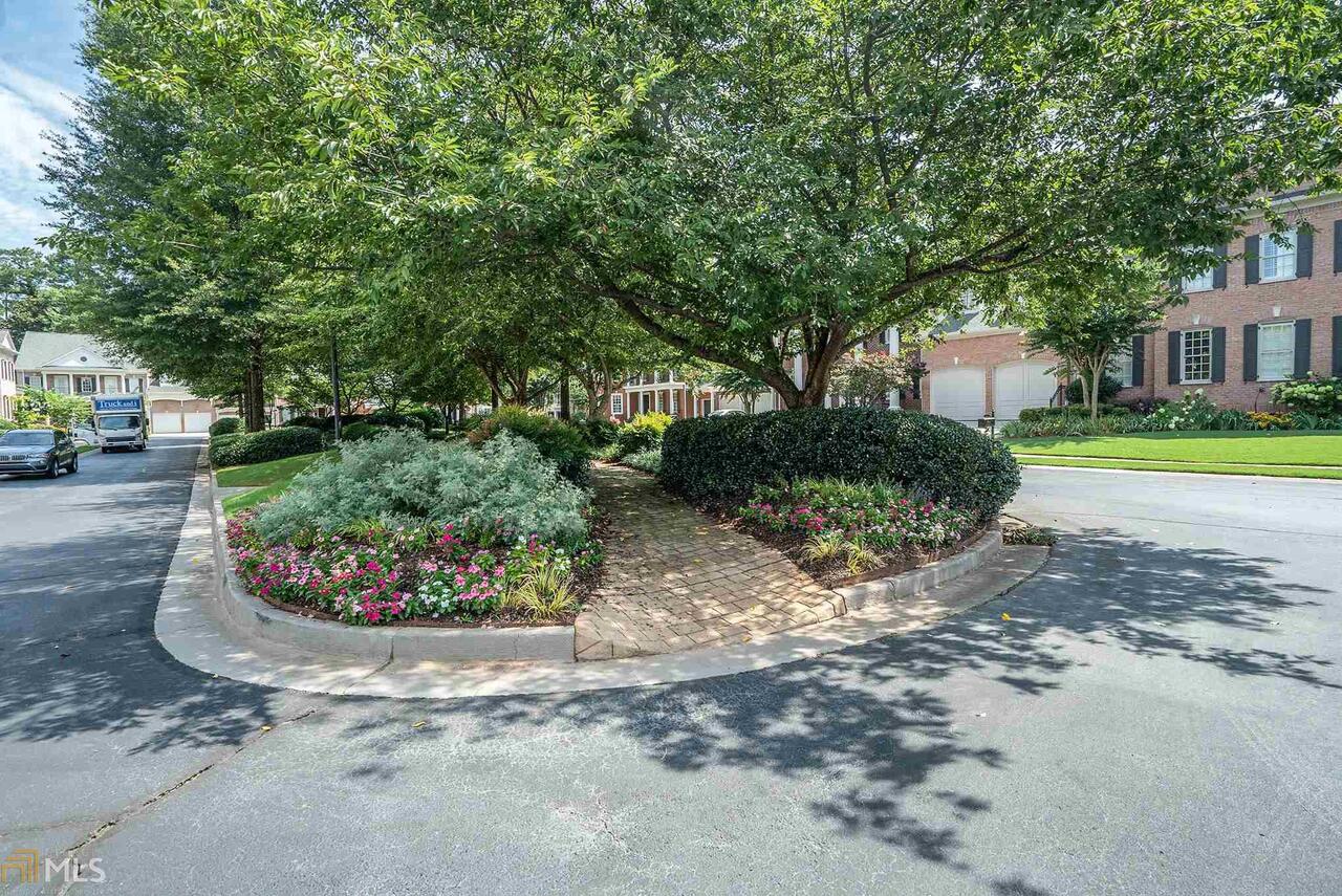 The Enclave At Glenridge - Residential