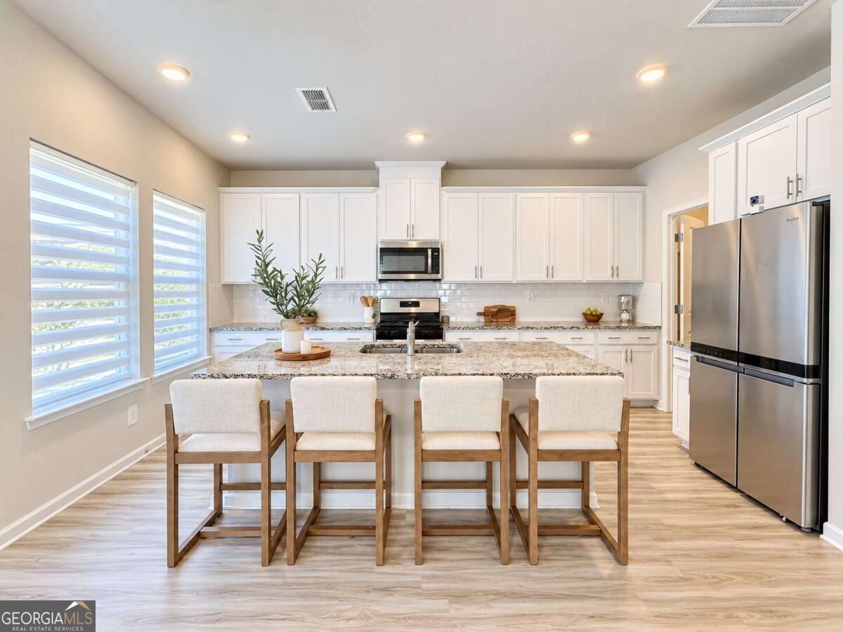 3774 Commodore CT
