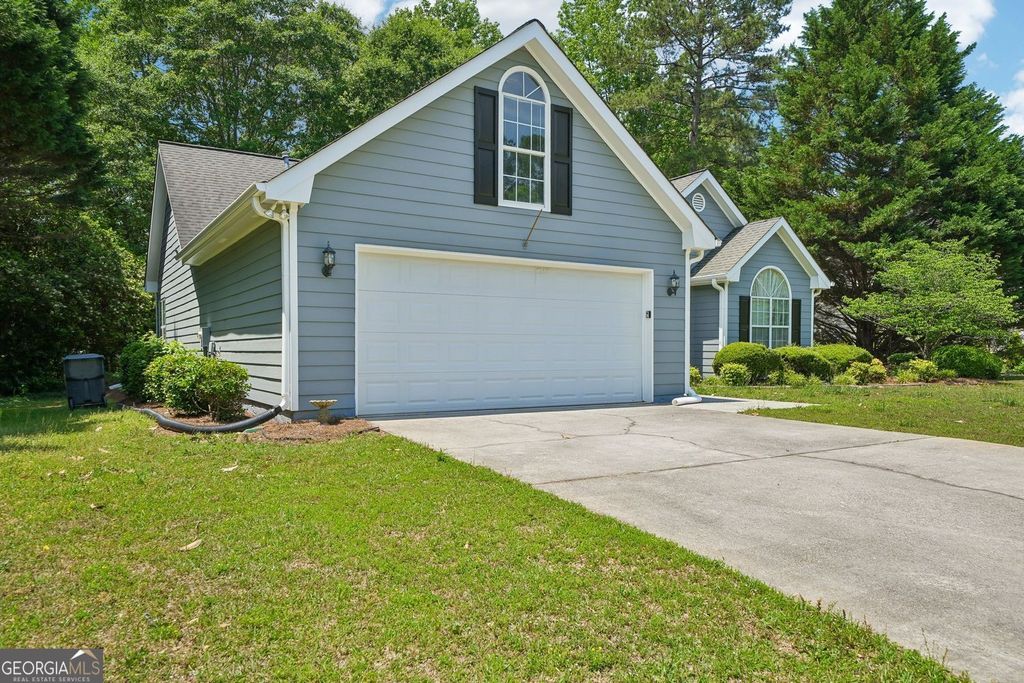 Photo of 420 Towler Court, Loganville, GA 30052 (MLS # 10763725)