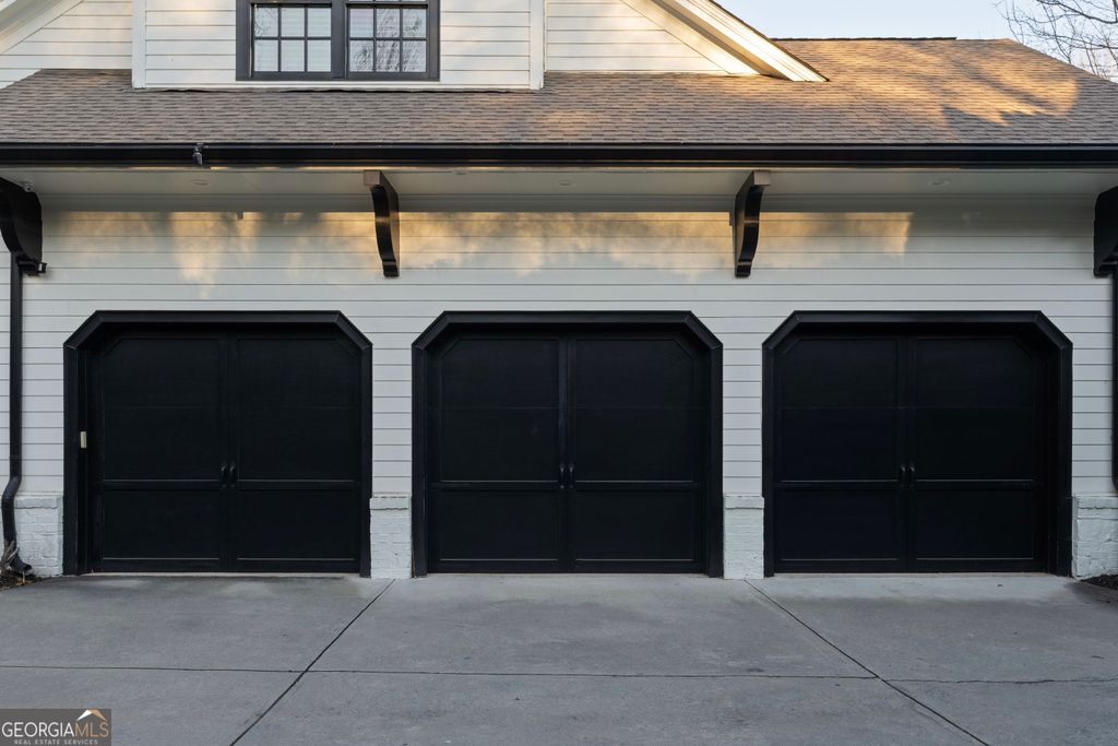 Photo of 980 Fenimore Circle, Sandy Springs, GA 30350 (MLS # 10692640)