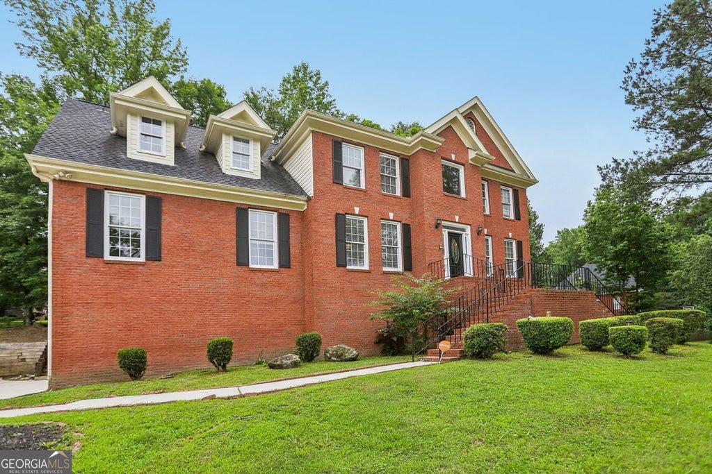 Photo of 1811 Lake Cove Drive SW, Atlanta, GA 30331 (MLS # 10785428)