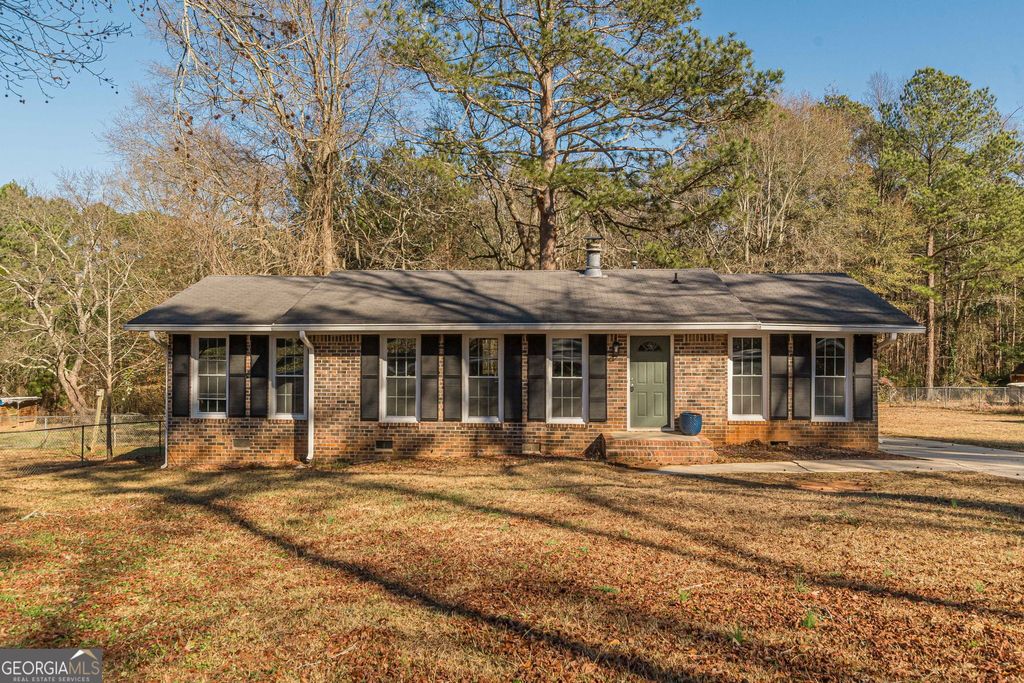 Photo of 9178 Lakeview Drive, Covington, GA 30014 (MLS # 10668120)