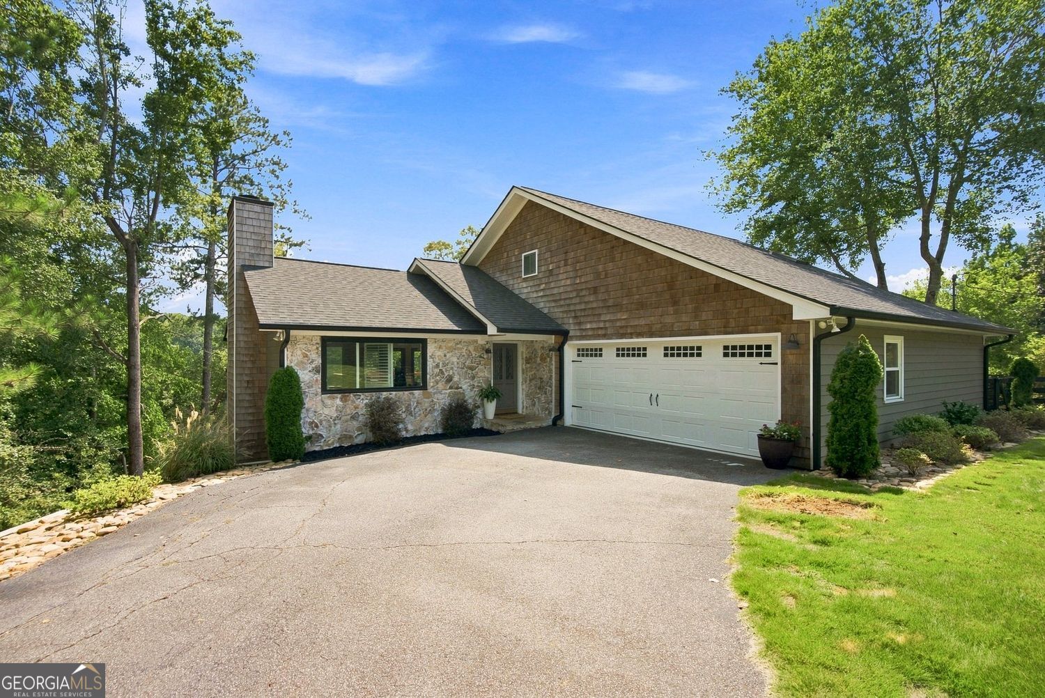 8915 Bay LN