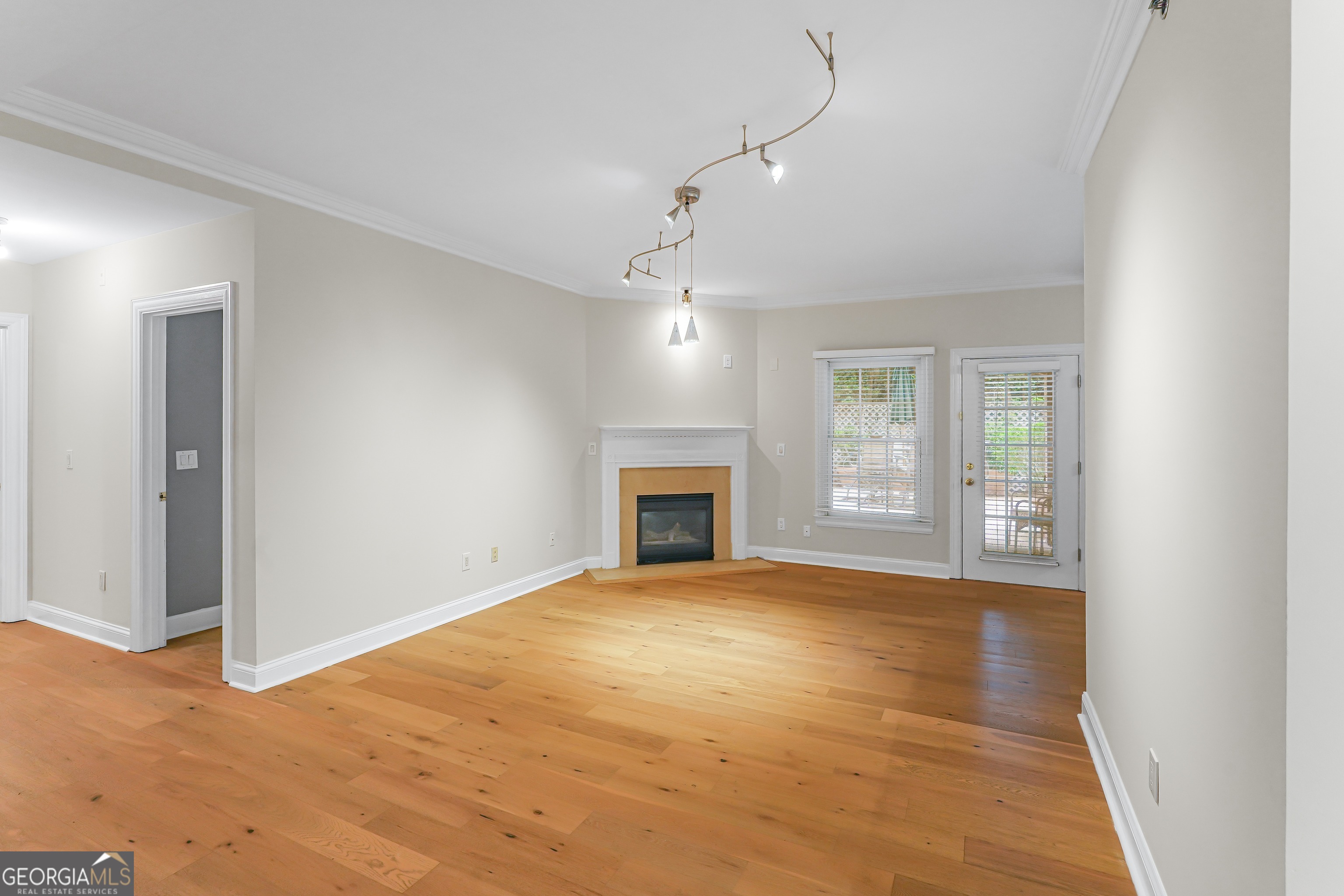 211 Colonial Homes DR NW 1105