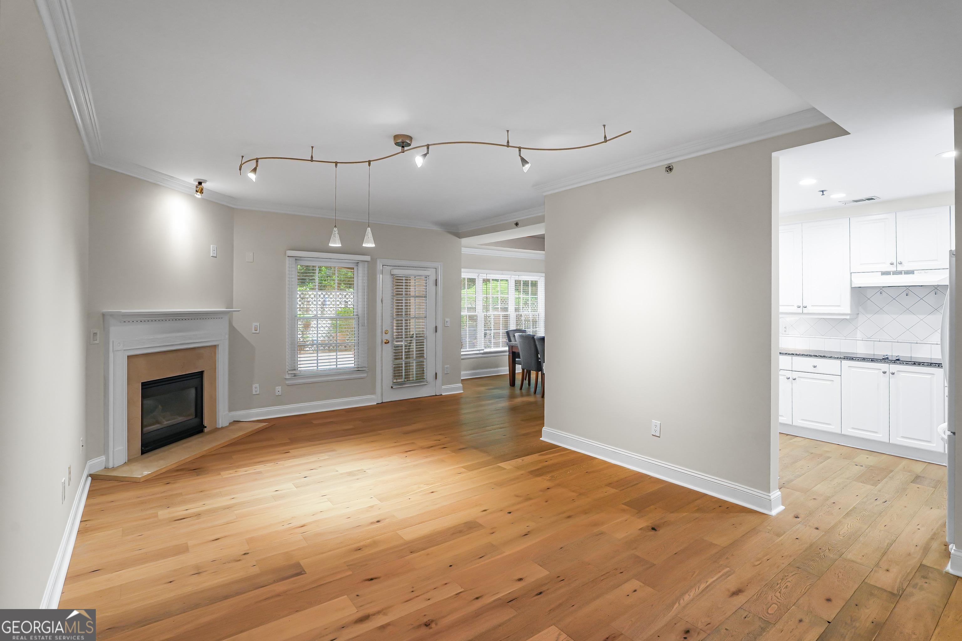 211 Colonial Homes DR NW 1105