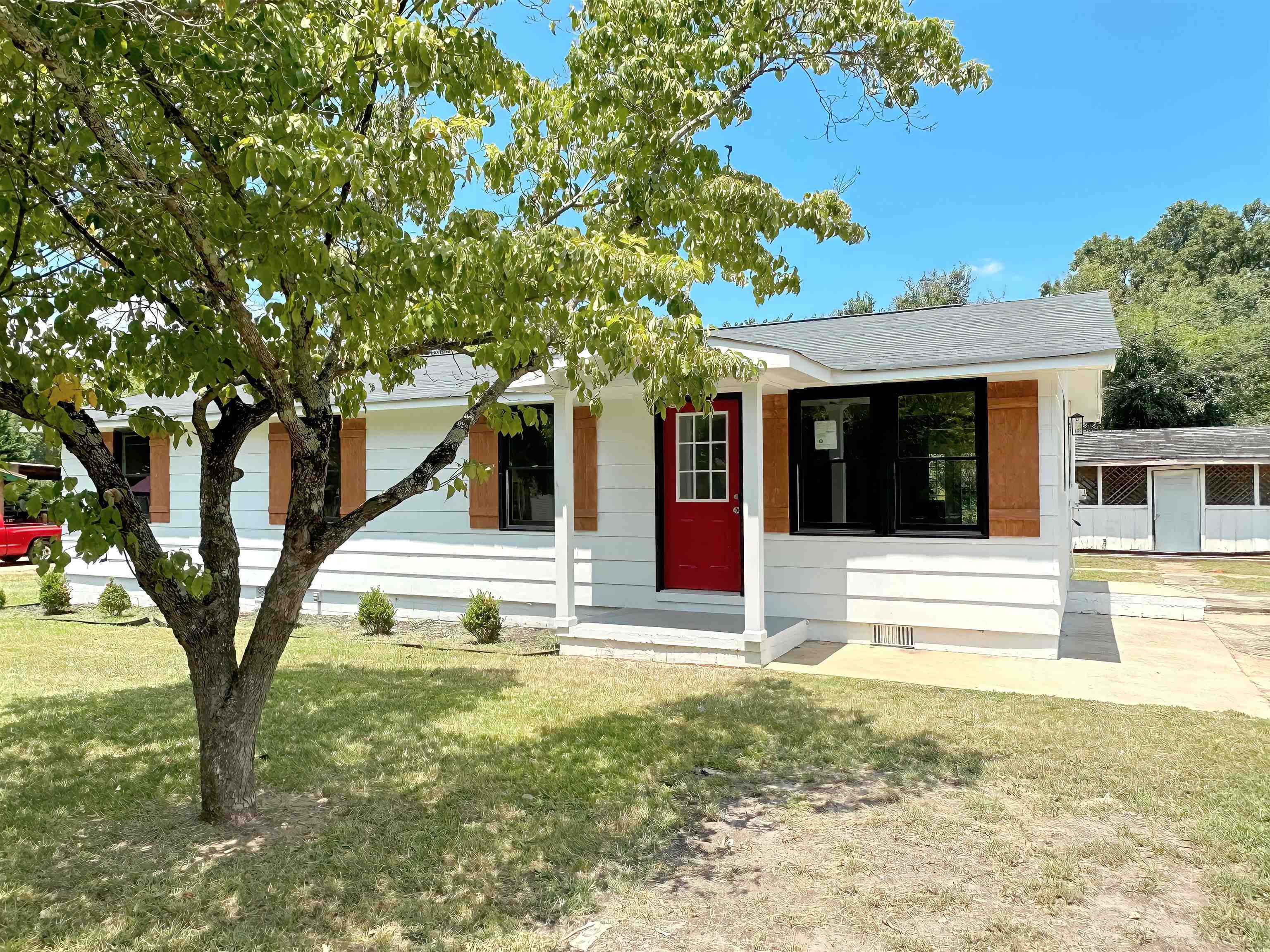 Don't miss this beautiful fully renovated ranch home located just off Highway 42 in Flovilla. This home features 3 large bedrooms with 2 full baths, LVP flooring throughout the main areas and bathroom, oversized laundry room and a large bonus room just off the newly designed gourmet kitchen with stainless steel built-in microwave/oven combo and Frigidaire Cooktop.