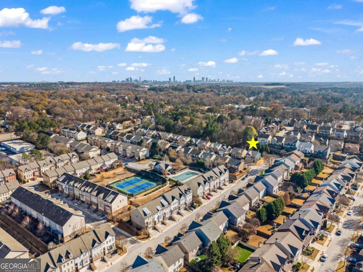 2043 Village Crest DR NW