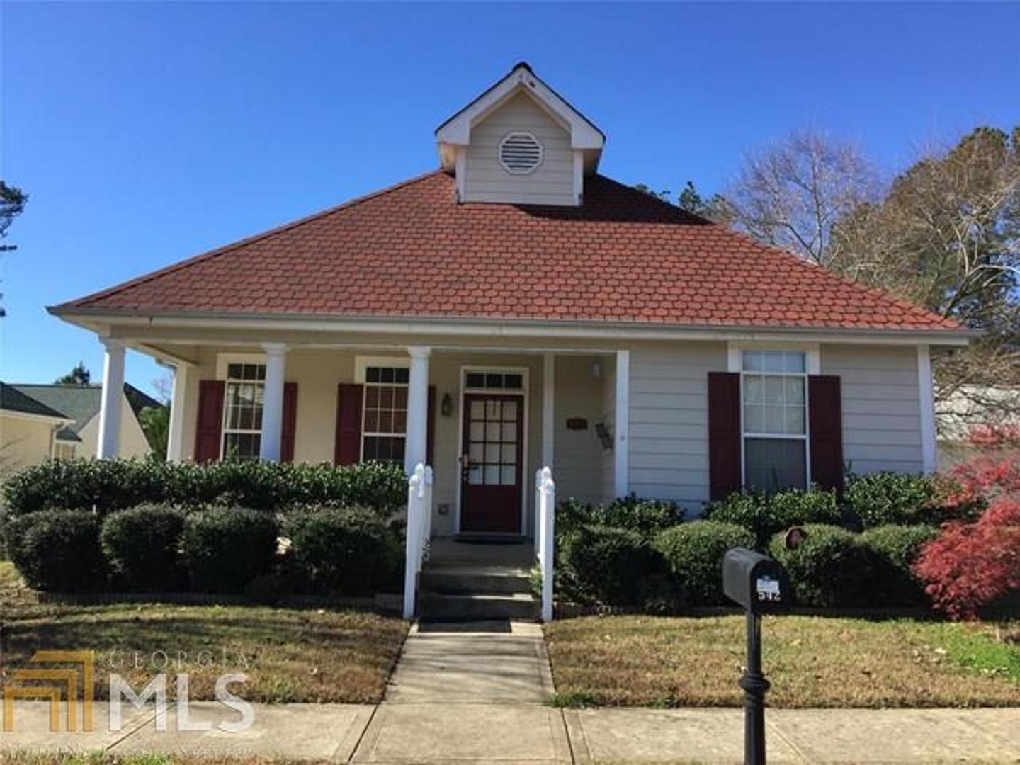 Awesome 3 bedroom 2 bath house features hardwoods throughout the family/great room, kitchen and breakfast area. Sunroom, open and airy. Open kitchen with island. This is a great deal in a coveted subdivision with walking trails, soccer field, lake.