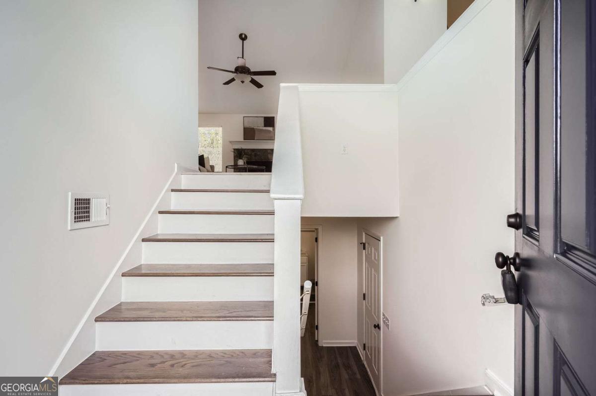 3290 Spincaster WAY