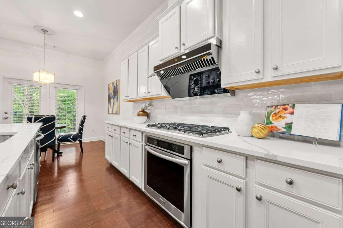 5534 Parkerton LN