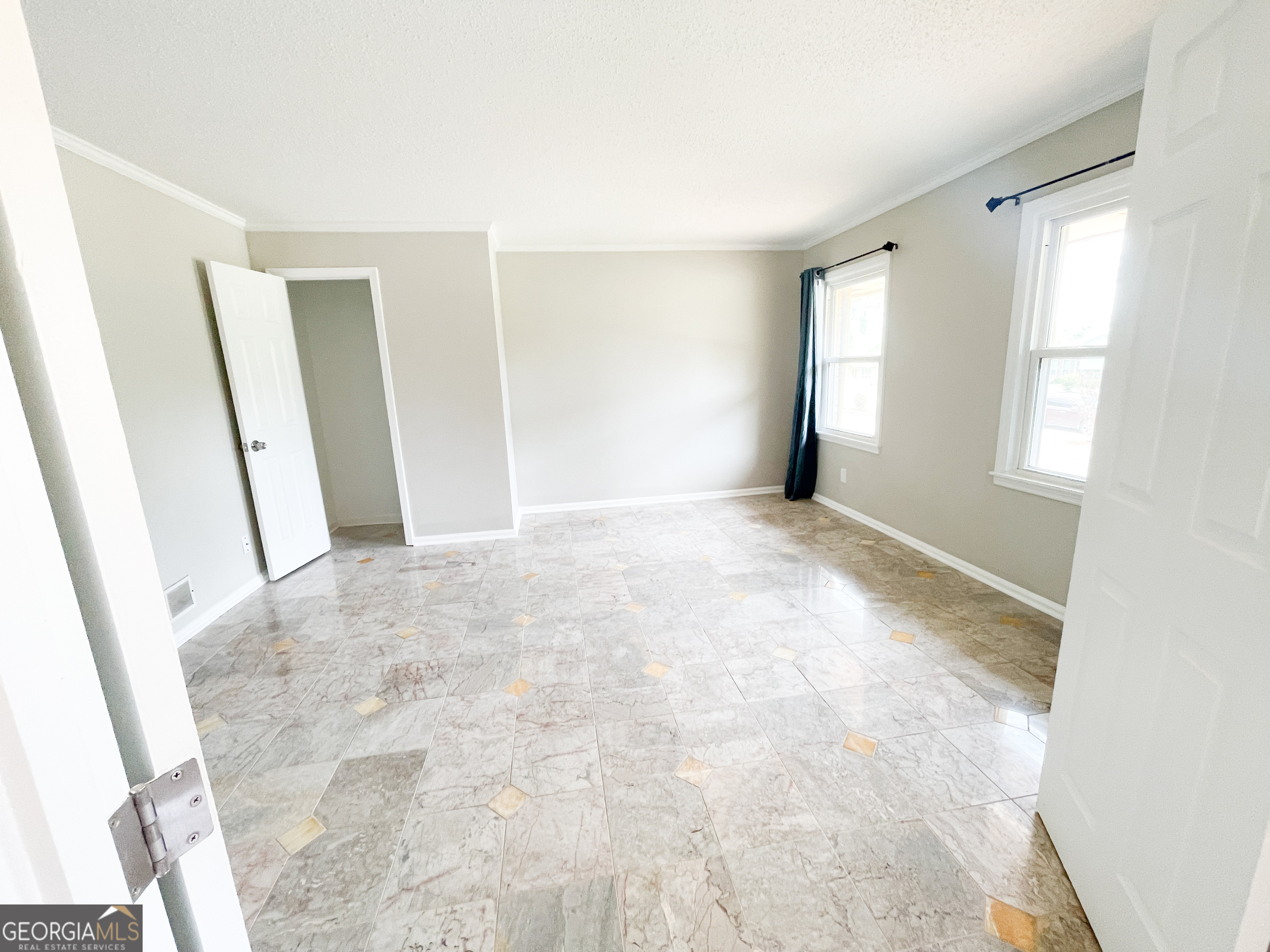 1584 Hebron LN