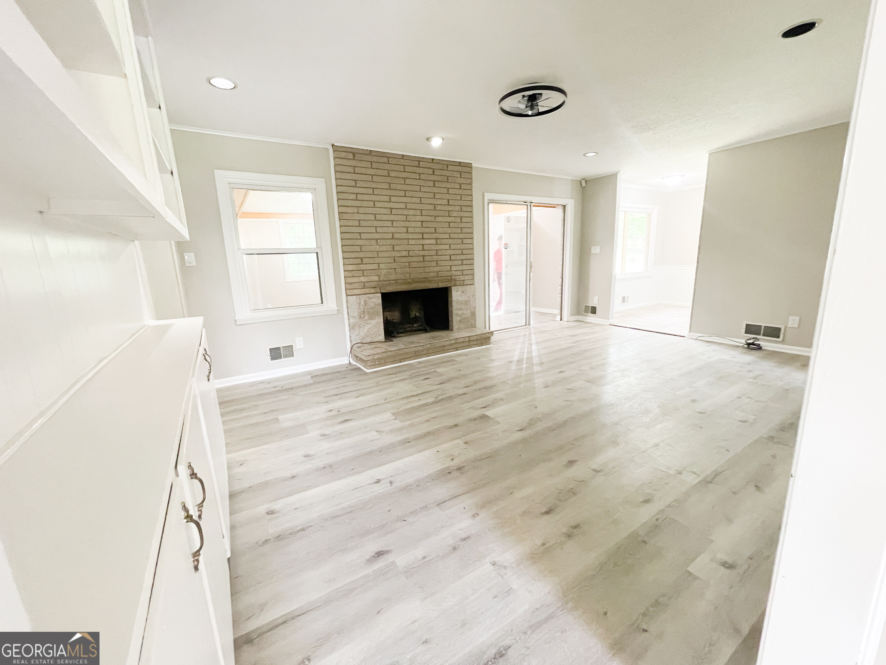 1584 Hebron LN