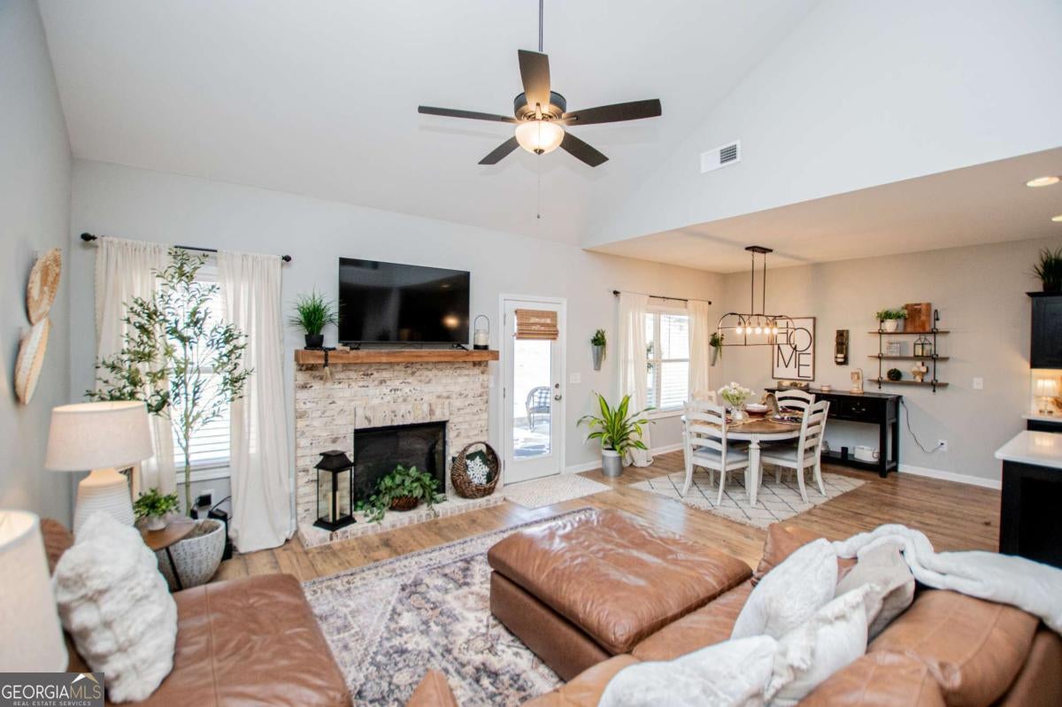 104 Kingston CIR