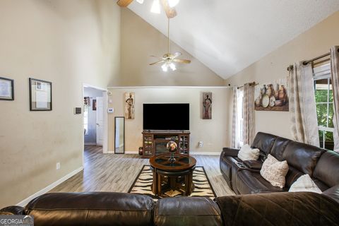 Single Family Residence in Villa Rica GA 8851 Timmons Circle 22.jpg