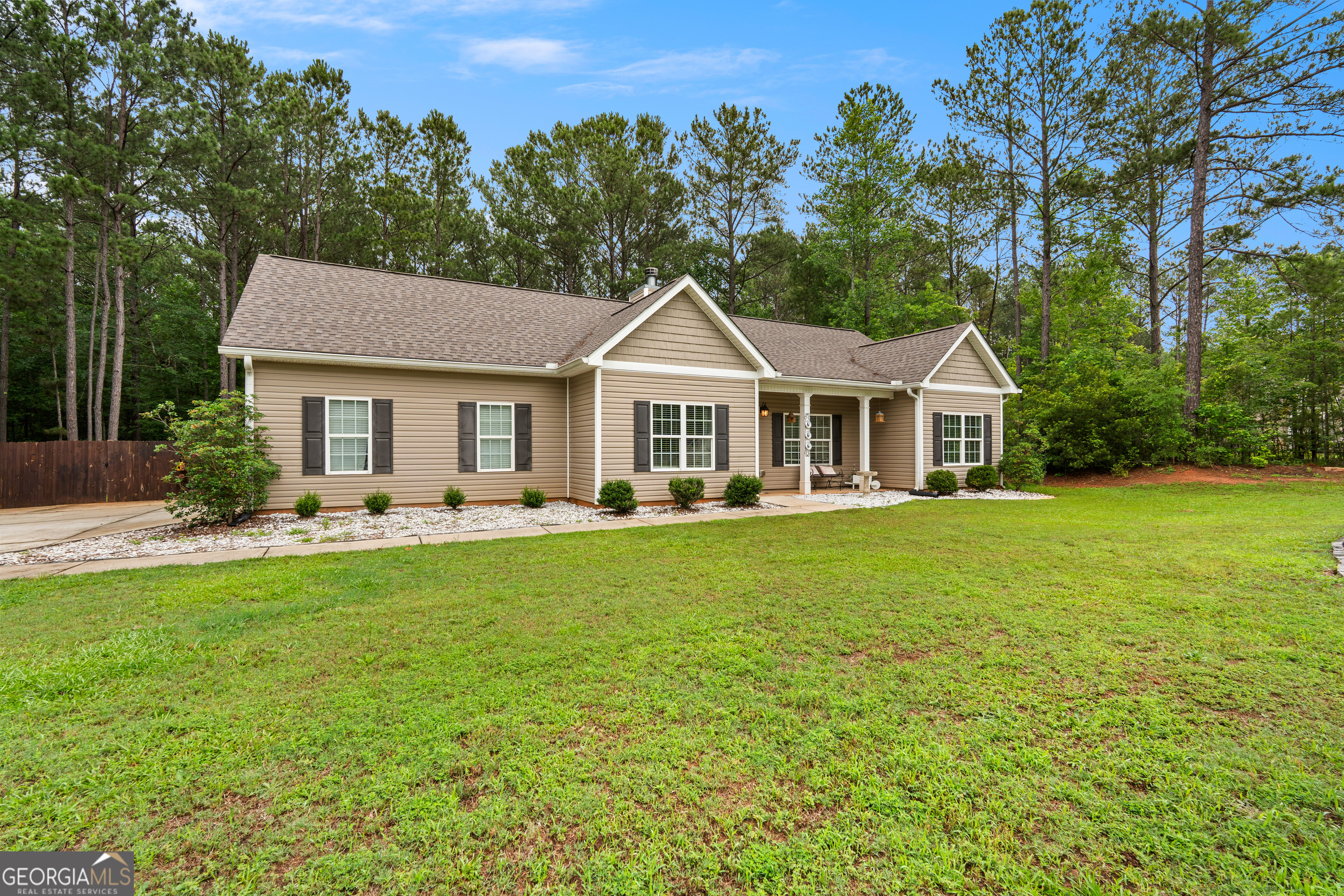 464 Evelyn DR