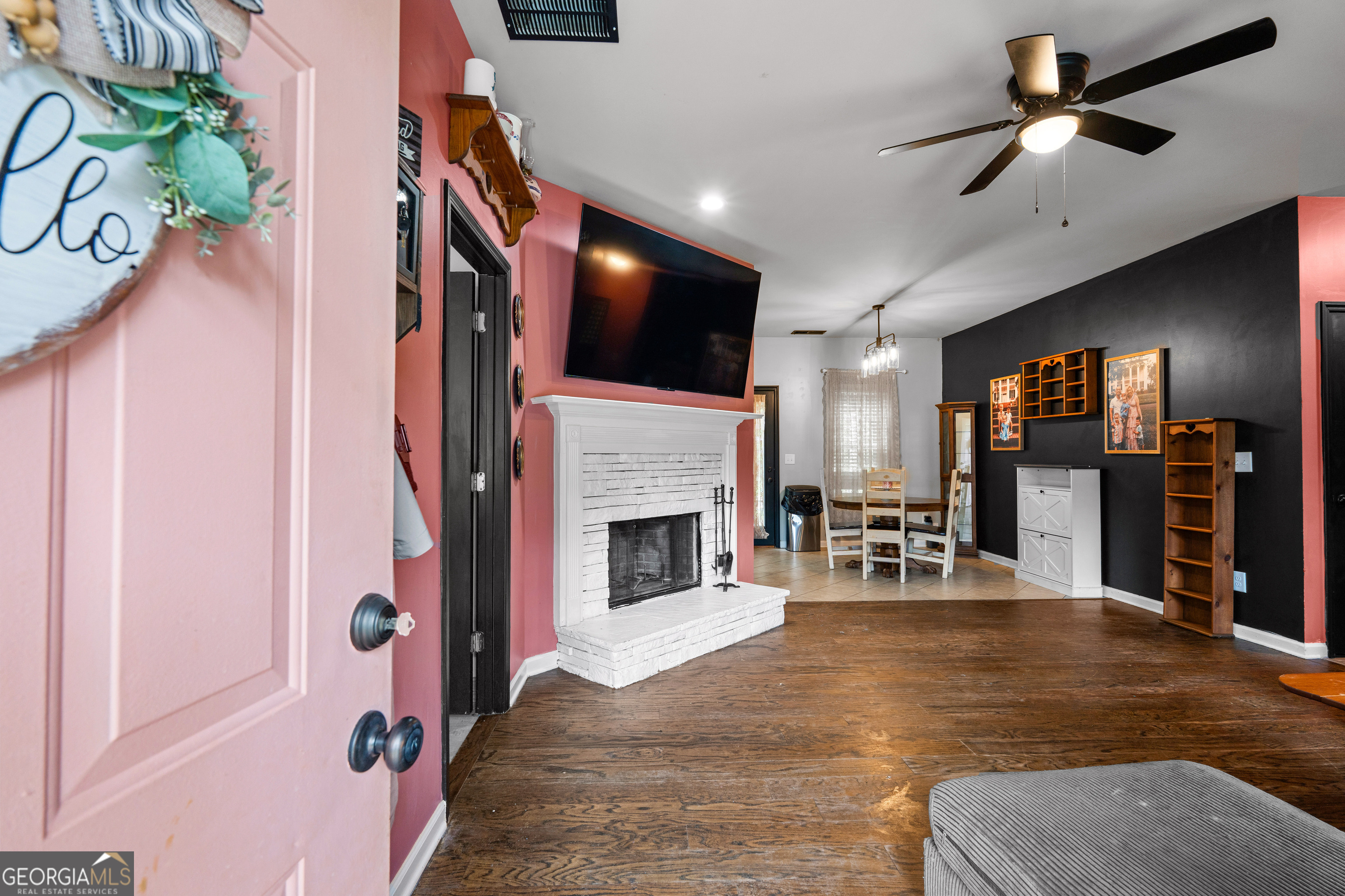 464 Evelyn DR