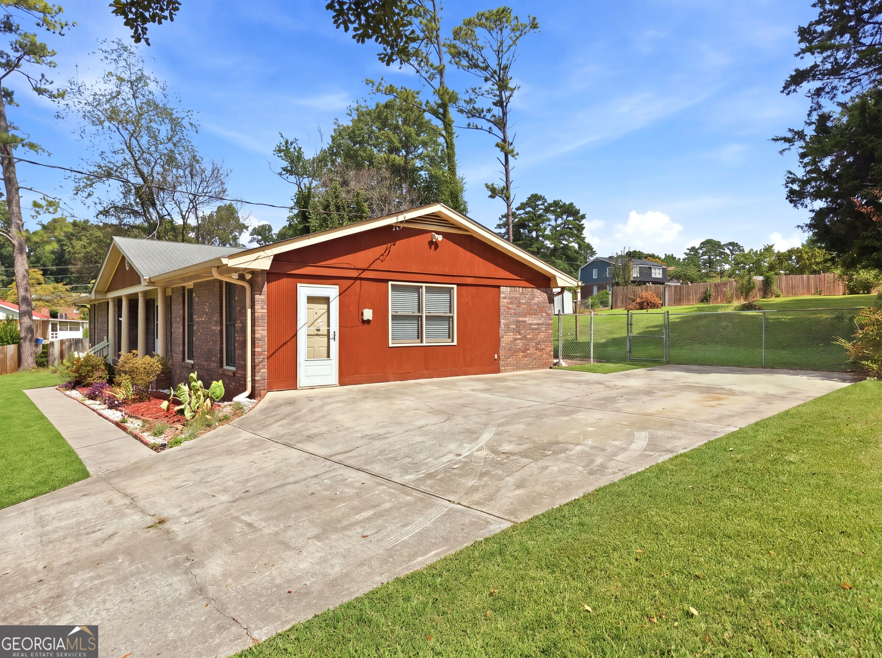 2681 Kings CIR