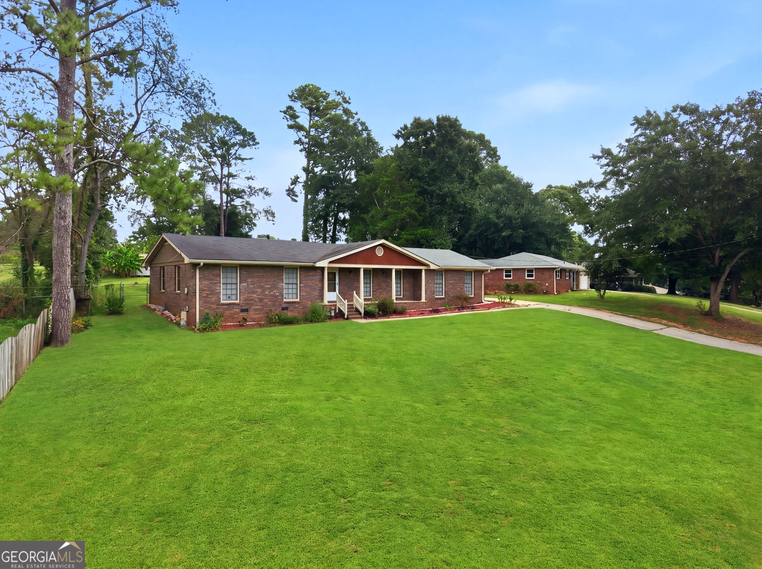 2681 Kings CIR