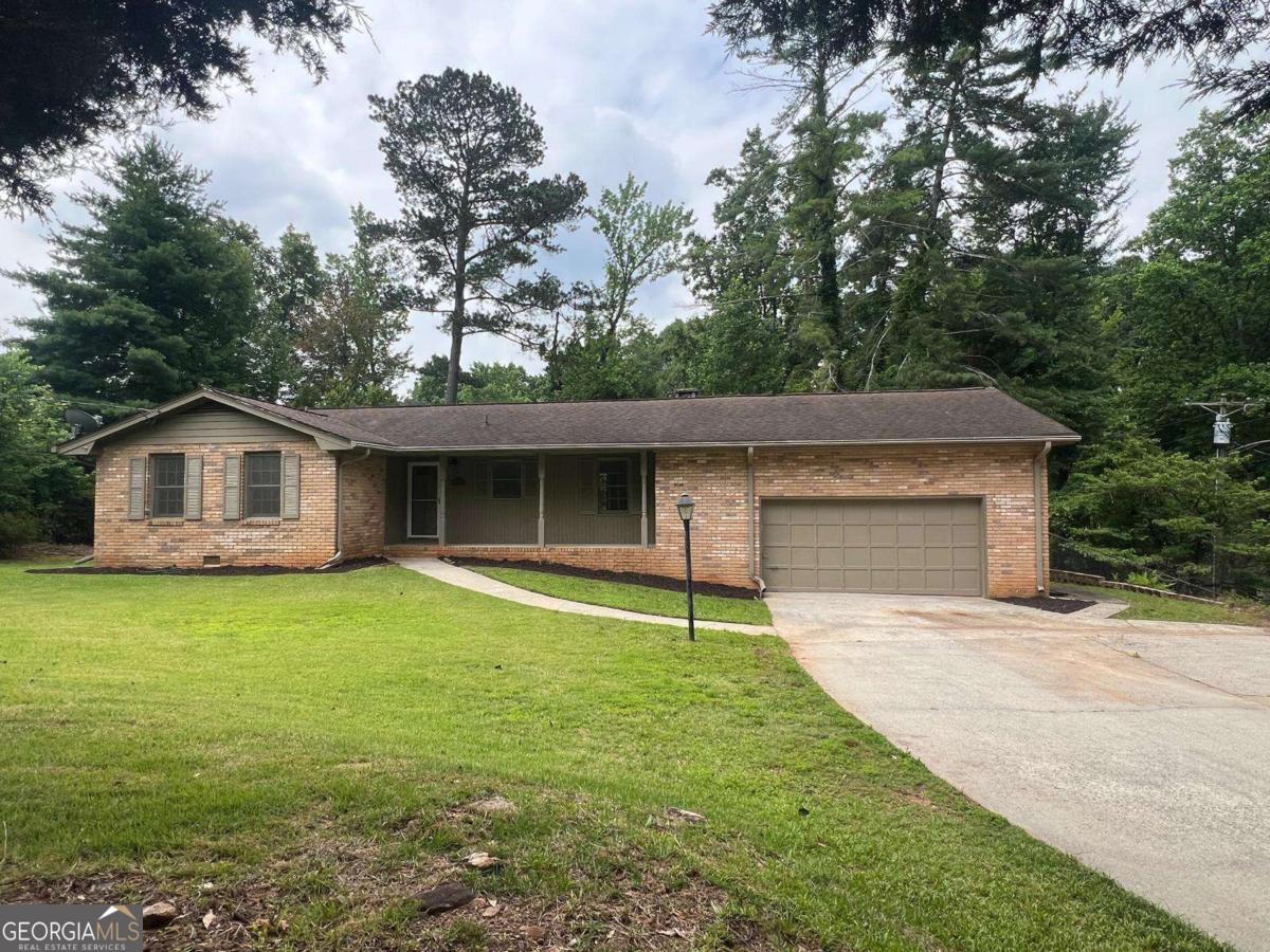 Top School!! Sope Creek, Dickerson, Walton. Fresh paint with granite counter top. Great Location. quite street.