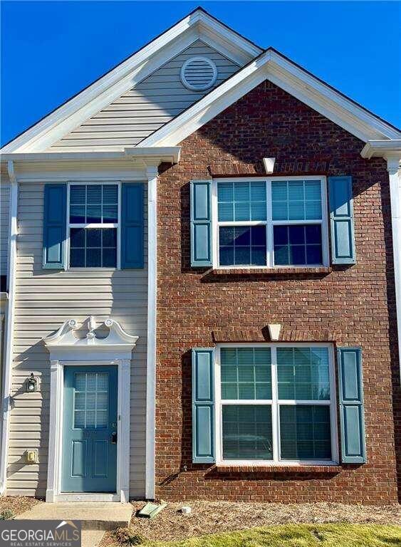 Beautiful 3 bedroom townhome in sought after Whittington community convenient to The Halcyon, Windward Parkway, and GA 400. Amazingly well kept unit with open concept on main level, kitchen views to great room and dining. Upstairs features large master bedroom with garden tub and walk in closets. Over-sized secondary bedrooms with additional full bath. New flooring and fresh paint throughout. Professional landscaping included. Must see!