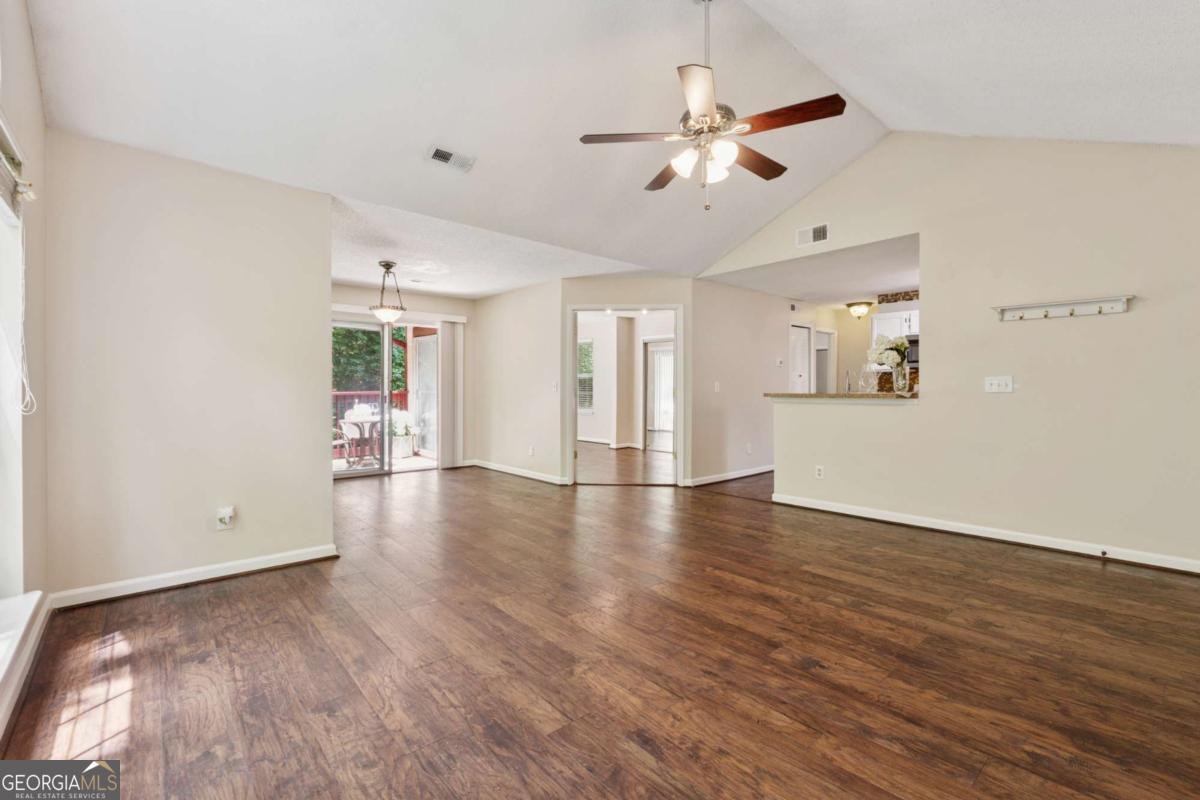 909 Wentworth CT
