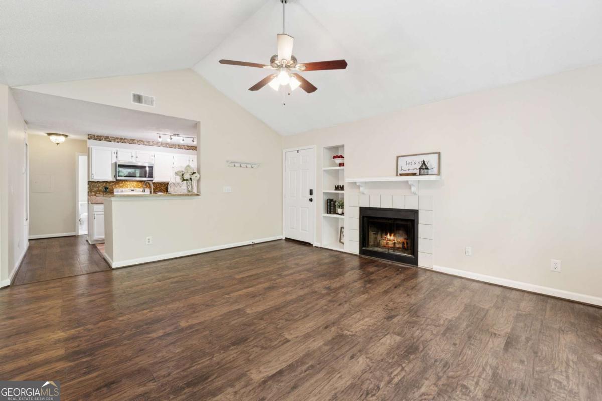 909 Wentworth CT