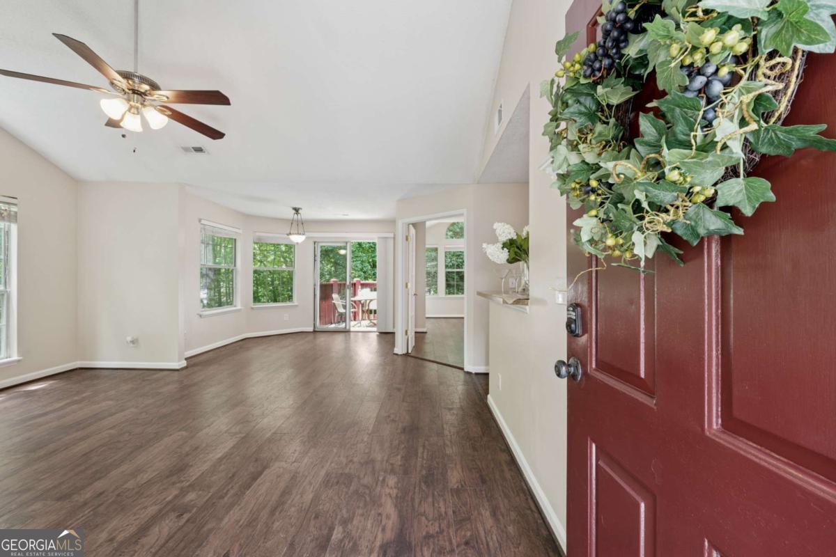 909 Wentworth CT