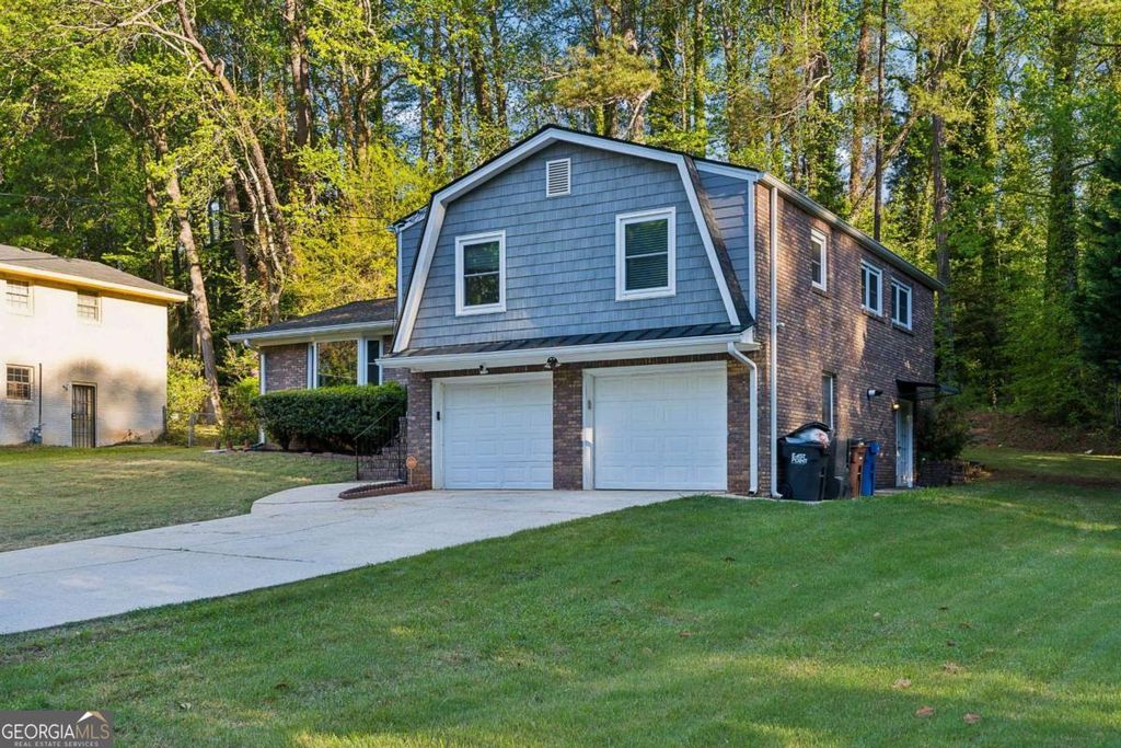 Photo of 2945 Whisperwood Trail, Atlanta, GA 30344 (MLS # 10728954)