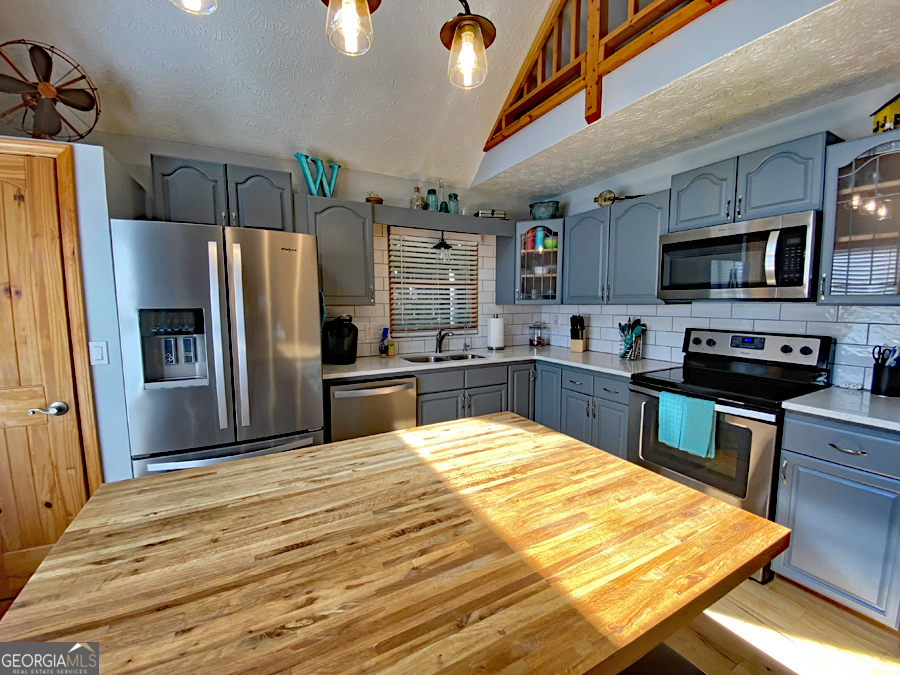 44 Blue Ridge PL