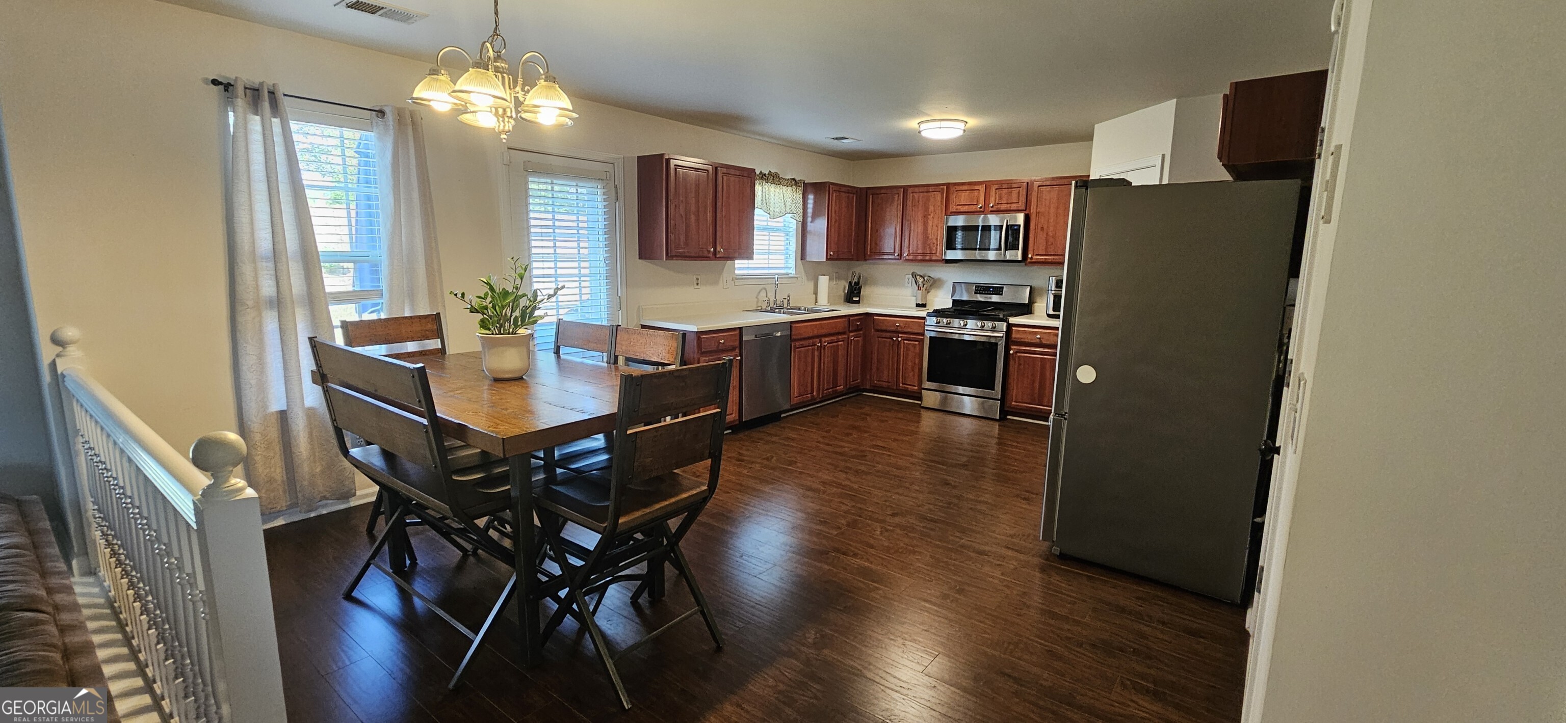 Snellville, Georgia 30078, United States, 4 Bedrooms Bedrooms, ,3 BathroomsBathrooms,Residential,Pending,41125