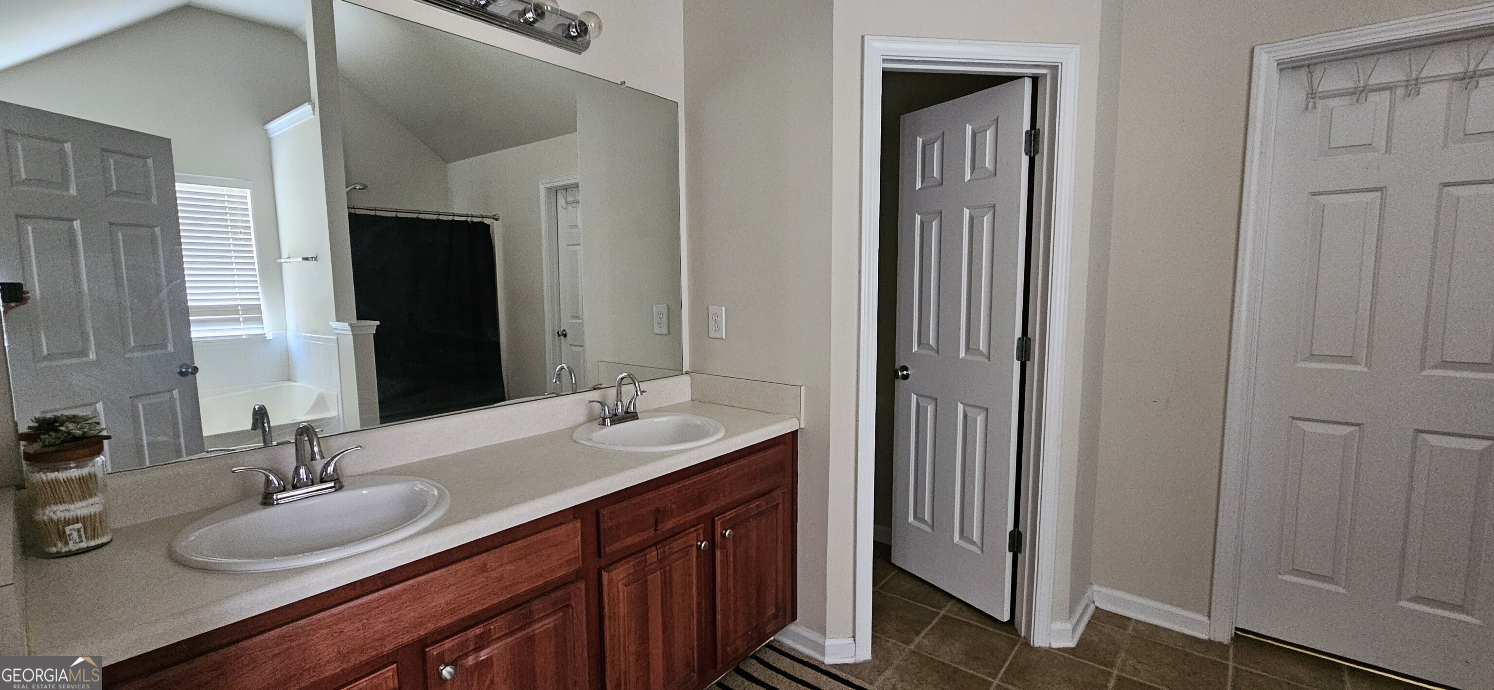 Snellville, Georgia 30078, United States, 4 Bedrooms Bedrooms, ,3 BathroomsBathrooms,Residential,Pending,41125