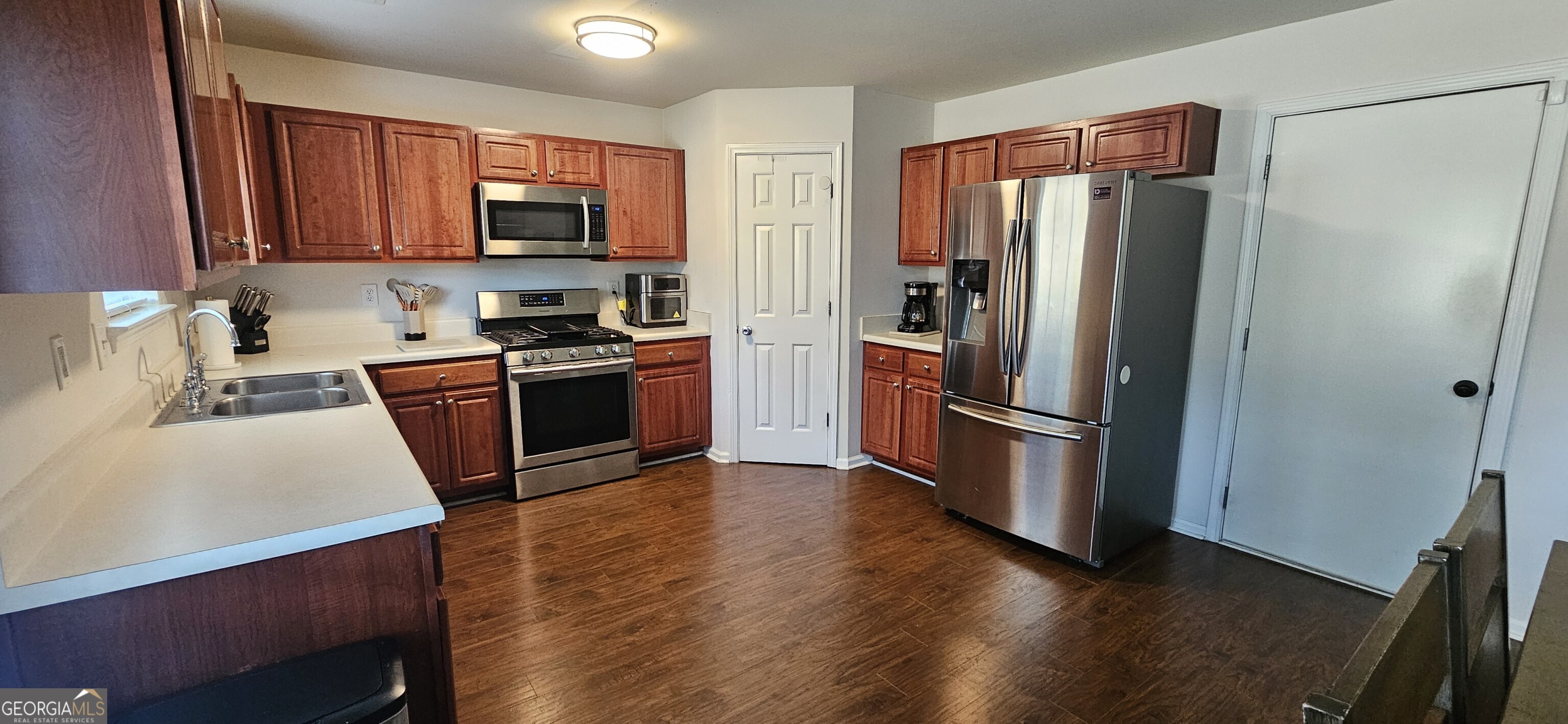 Snellville, Georgia 30078, United States, 4 Bedrooms Bedrooms, ,3 BathroomsBathrooms,Residential,Pending,41125