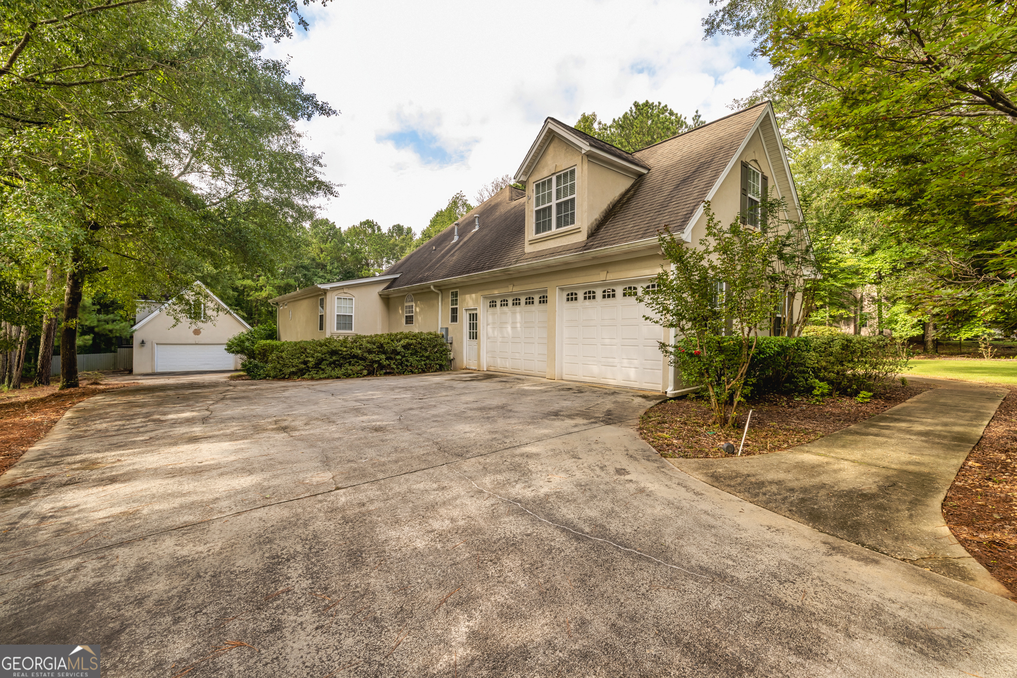16 Enclave LN