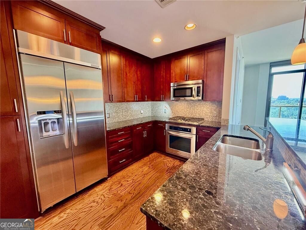 270 17th ST NW 2207