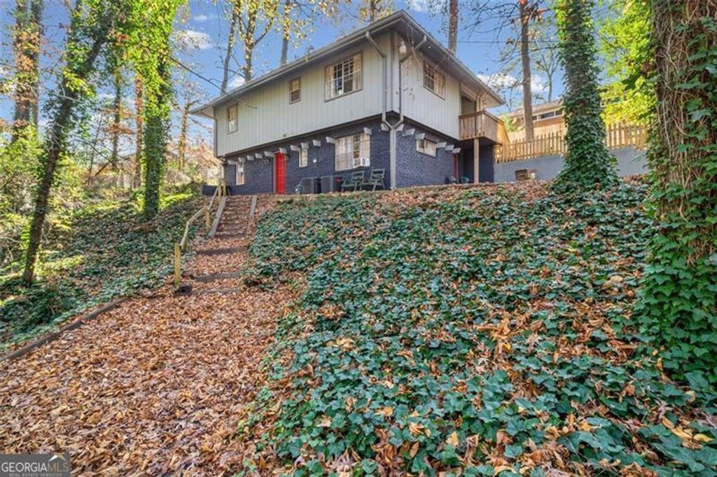 Photo of 1450 SHADOWBROOK Dr, Marietta, GA 30062 (MLS # 10651333)