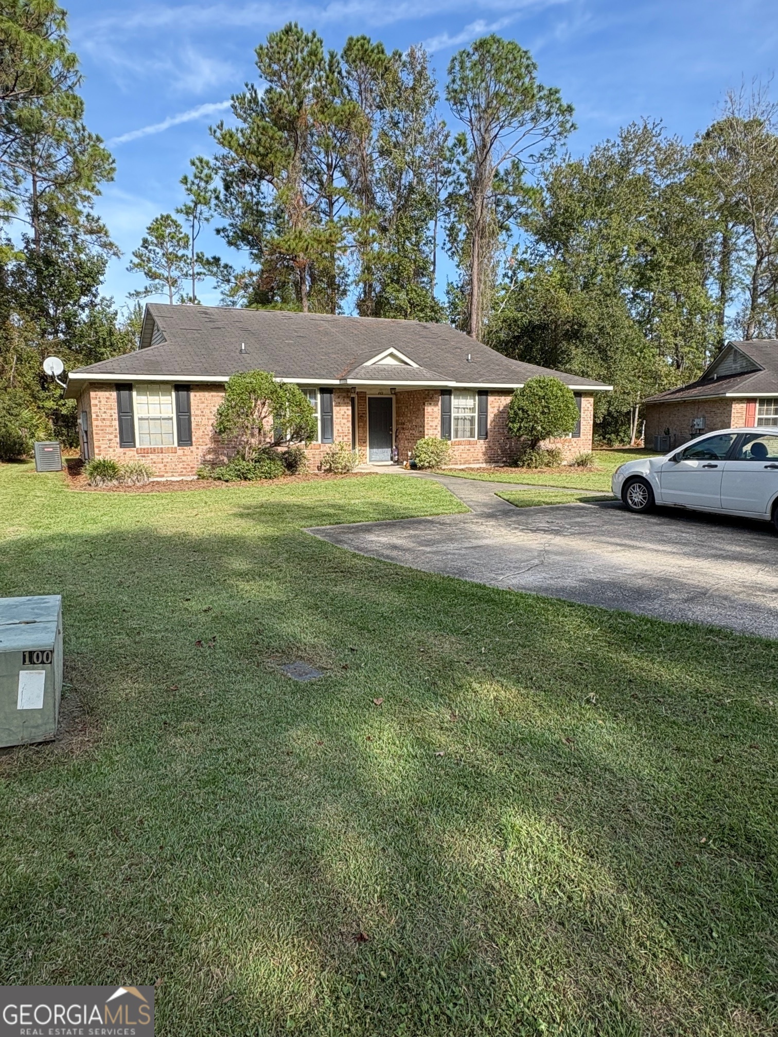 Ready to move in 2 bed 2 bath duplex located in the heart of Camden County. Resident portal available for 24/7 online access for easy payments and other features. $65 application fee per person over the age of 18. Credit check (minimum 600), income verification (3 times the rent), and clean rental history required during the application process. Completed applications (all documentation included) are processed on a first come basis. Give our office a call today to schedule an appointment. 912-729-6446 NO PETS ALLOWED